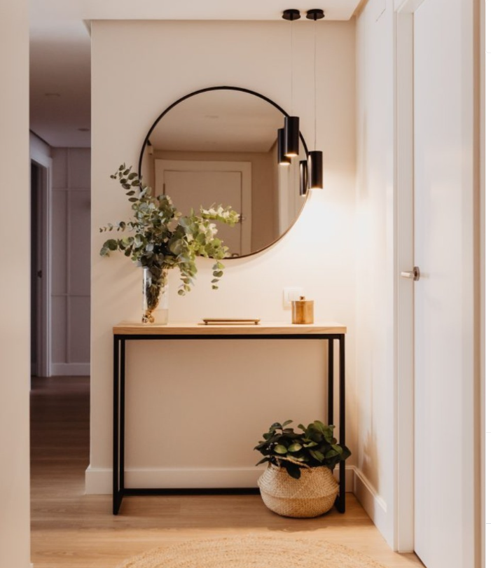 En el estudio unimos decoración de interiores y criterio para ordenar todo ese proceso. Empezamos por escucharte, medimos, analizamos luz y hábitos, y creamos moodboards y 3D que aterrizan ideas.